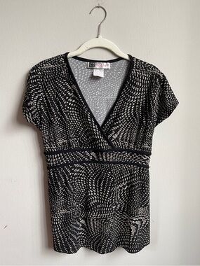 Vintage Y2K V-Neck Top with Black & White Dots + Swirl Pattern - Nursing Top